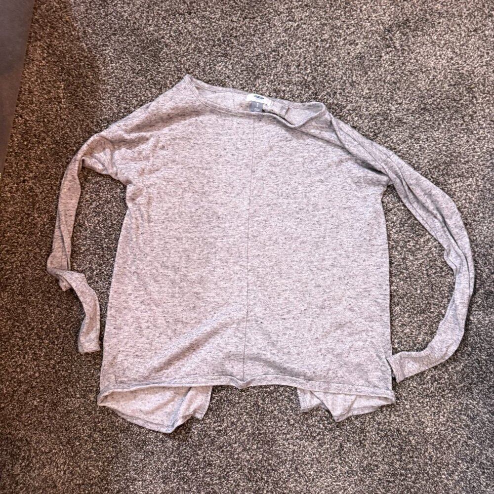 Old Navy gray top - size small